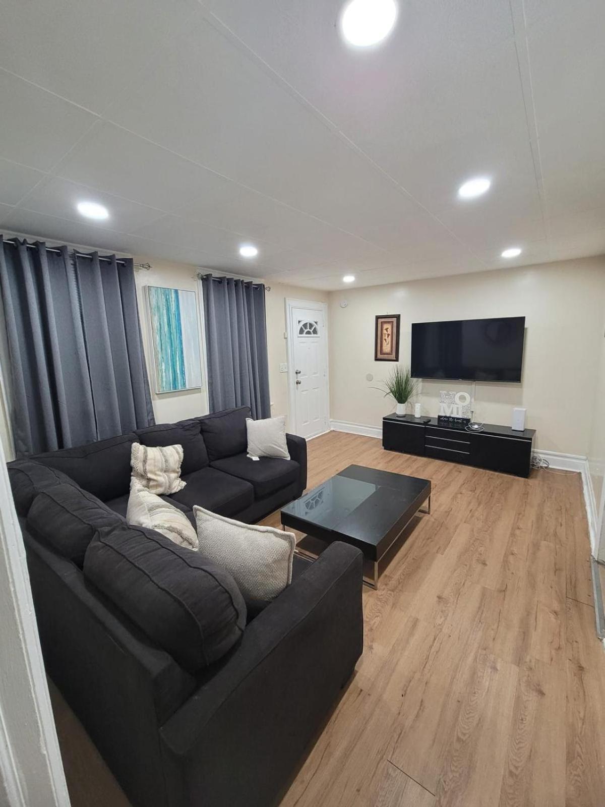 Z & Z Apartment Newark Bagian luar foto