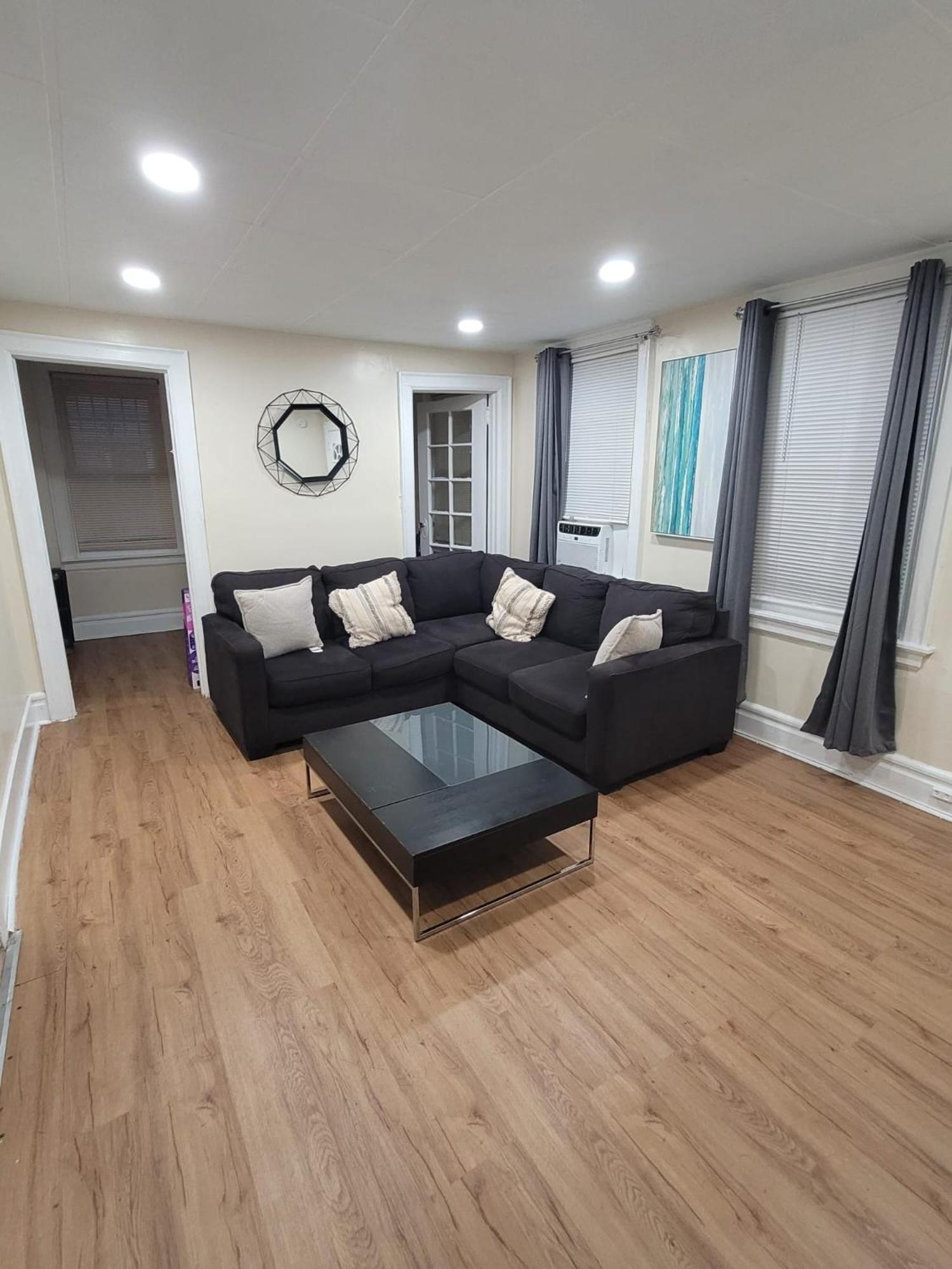 Z & Z Apartment Newark Bagian luar foto